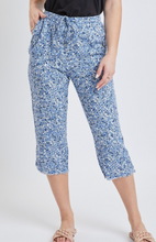 Load image into Gallery viewer, Blue Floral Linen Capri Pants