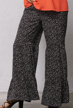 Load image into Gallery viewer, Abstract Floral Printed Tiered Pants
